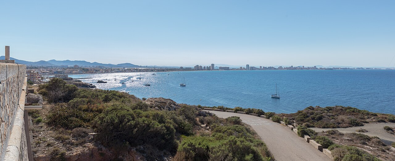 Panorámica de La Manga del Mar Menor con el Mar Menor y el Mediterráneo, Murcia