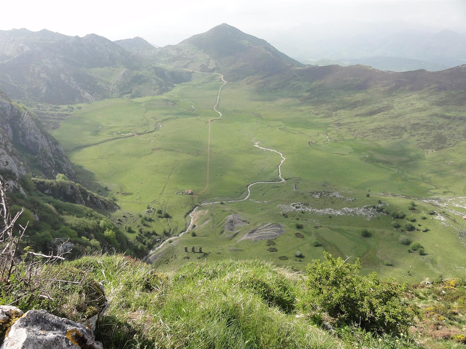 Vistas desde el Mirador del Príncipe, en la carretera de acceso a los lagos
