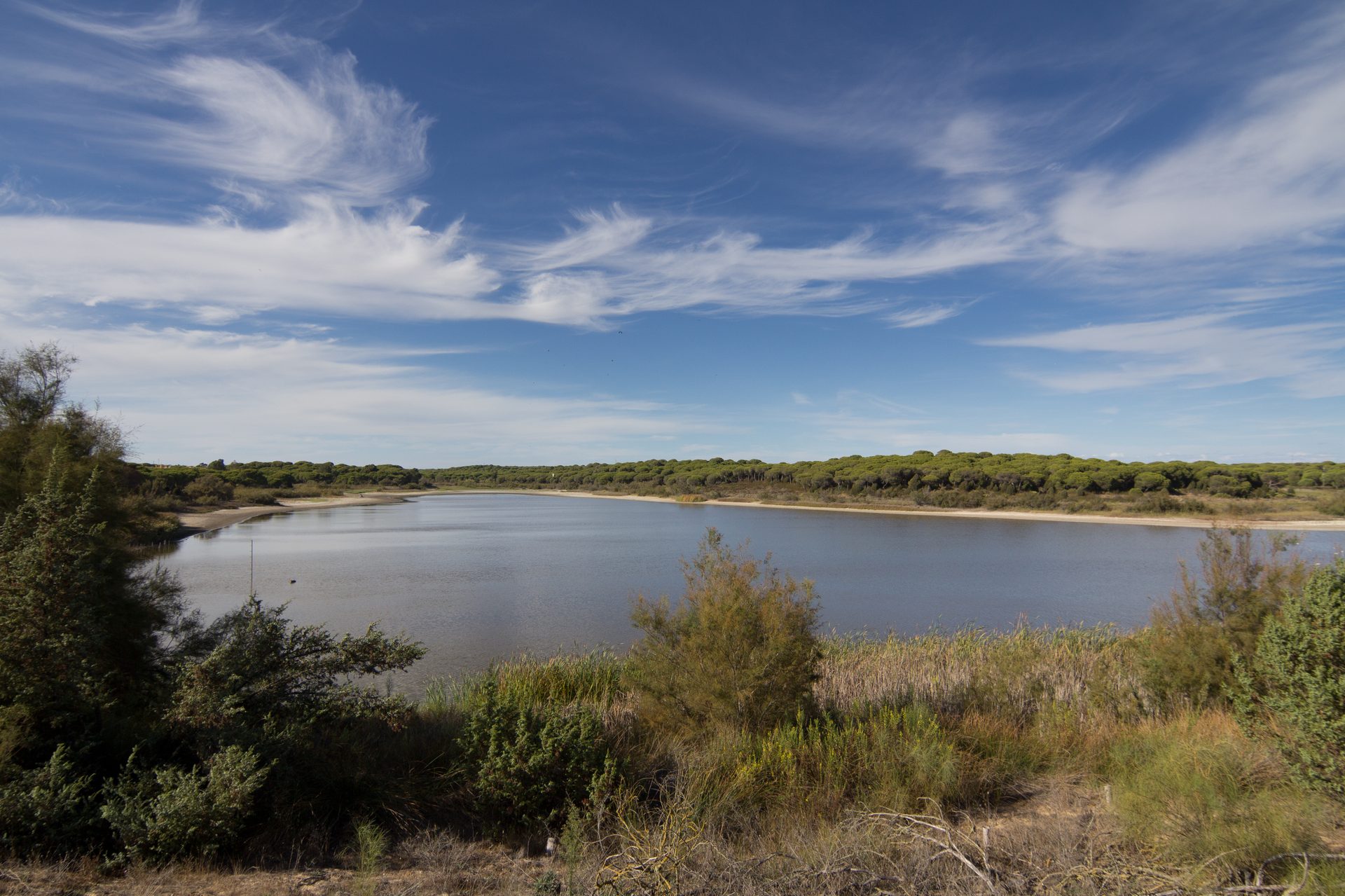 La Laguna del Portil reflejando el cielo, Cartaya, Huelva