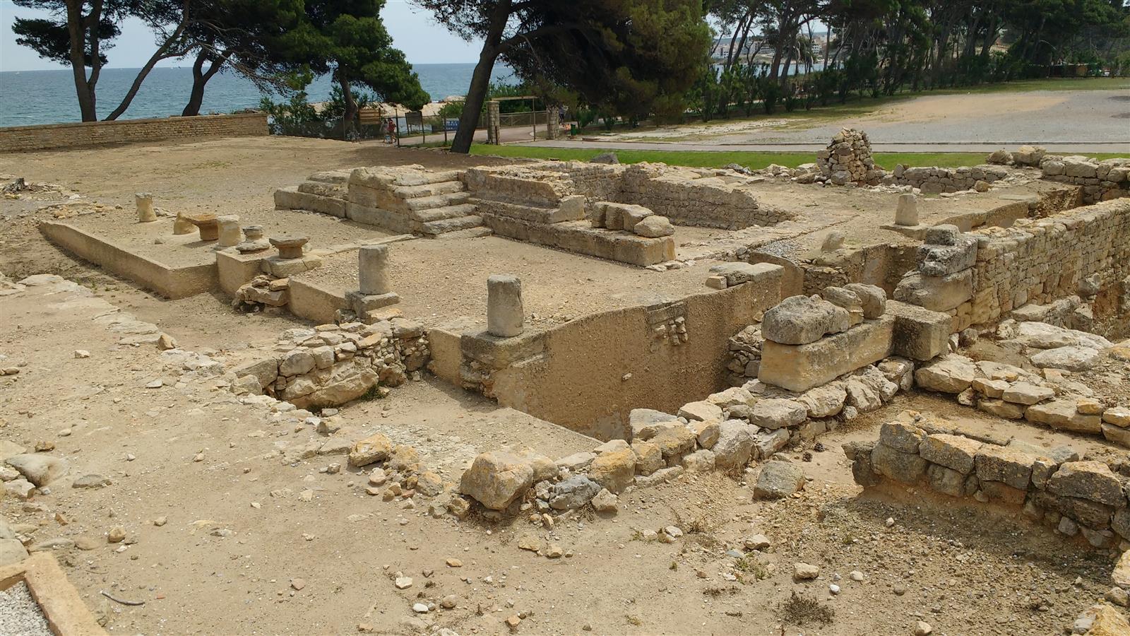 Templo de Serapis en la Neápolis griega de Empúries, Costa Brava, Girona
