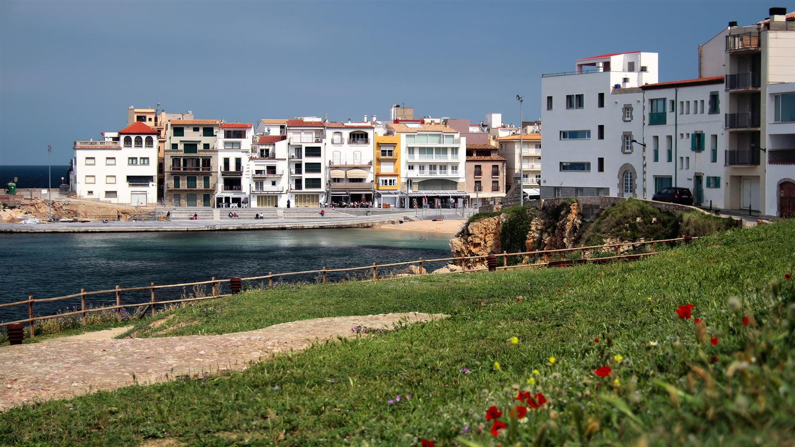 Vista panorámica costera de L'Escala y el litoral del Alt Empordà, Girona