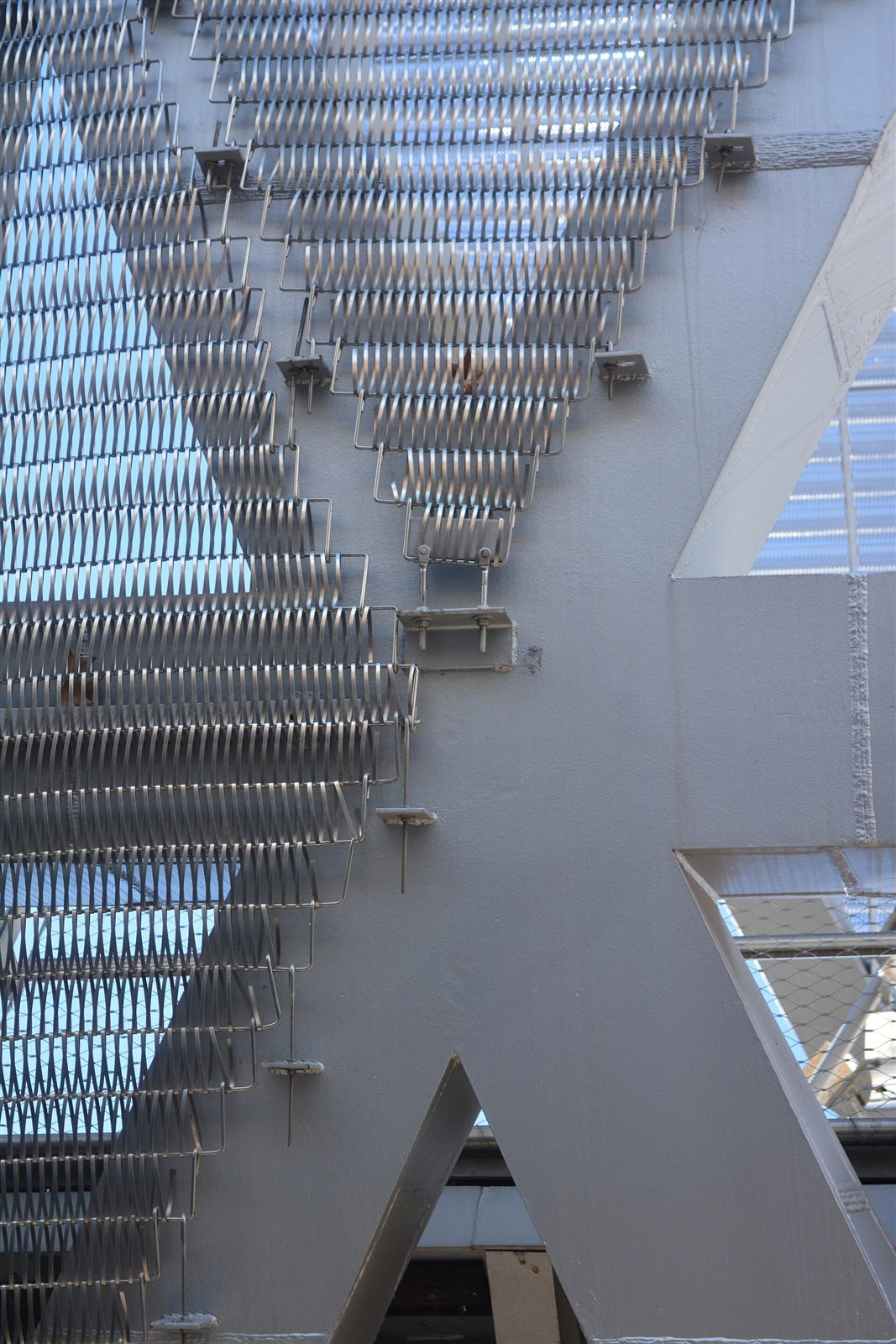 Detalle de la envolvente metálica del Puente Monumental de Arganzuela