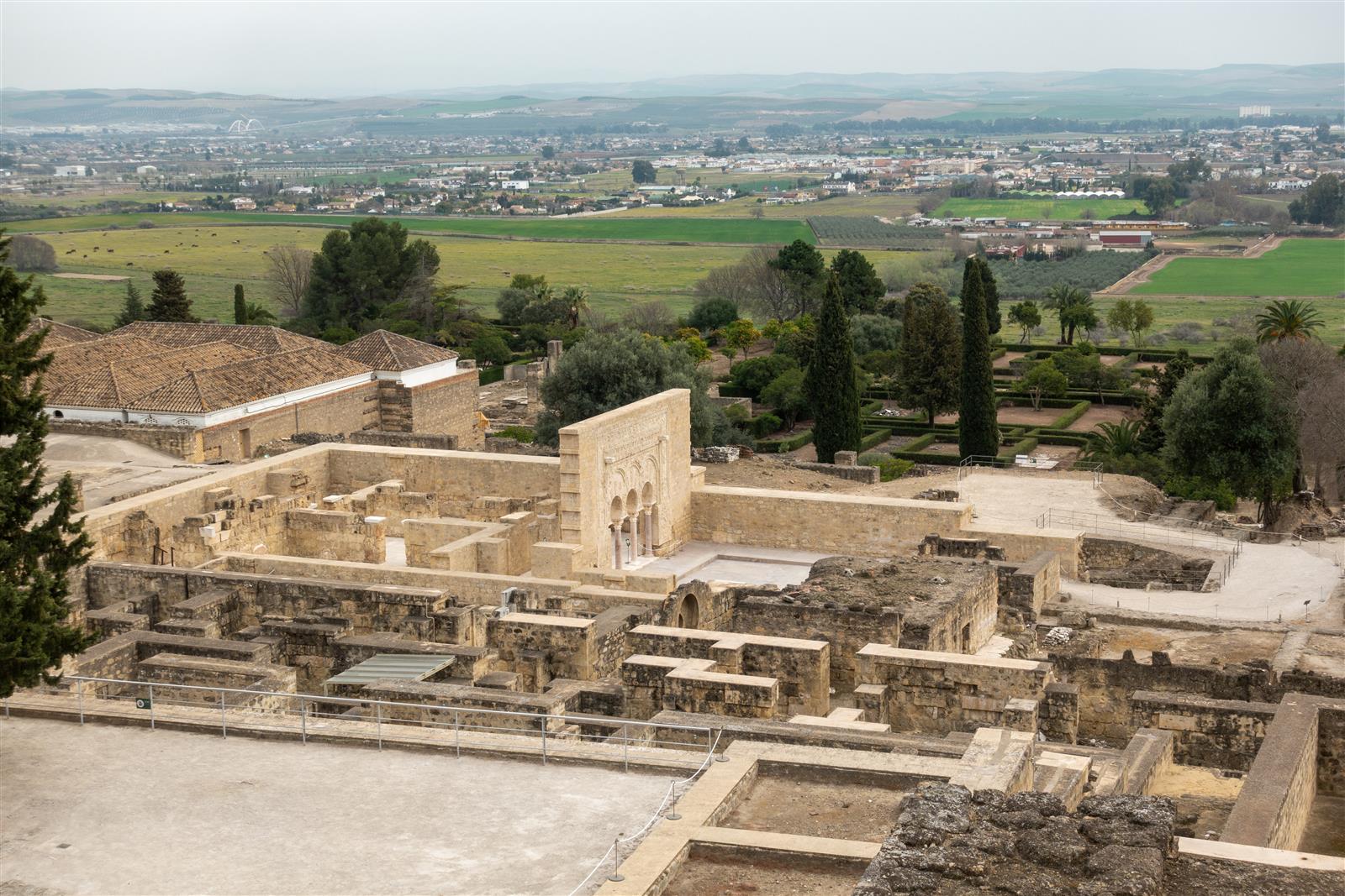 Vista panorámica del yacimiento arqueológico de Medina Azahara (Madinat al-Zahra) en Córdoba