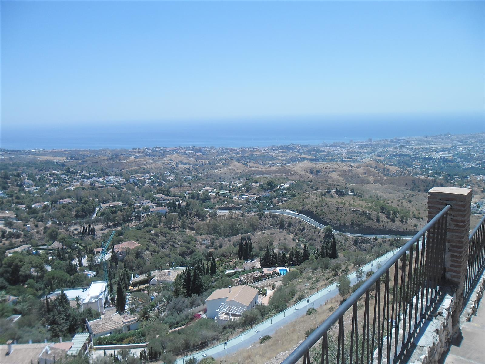 Vistas desde el mirador de Mijas Pueblo hacia el Mediterráneo y la Costa del Sol, Málaga