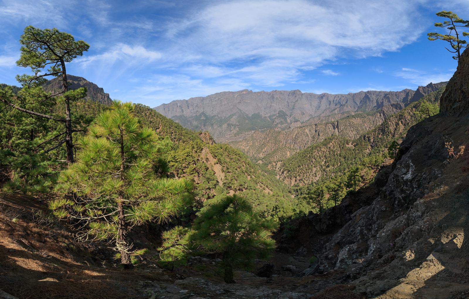 Vista desde el Mirador de Los Roques sobre la Caldera de Taburiente