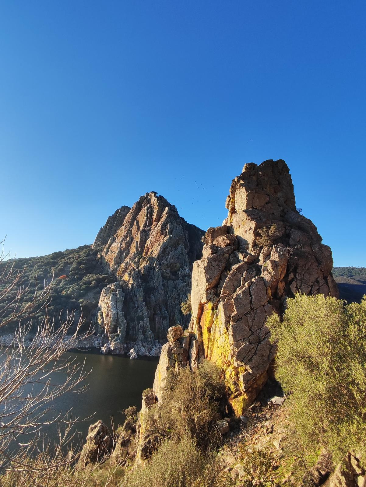 Detalle vertical del crag de cuarcita del Salto del Gitano