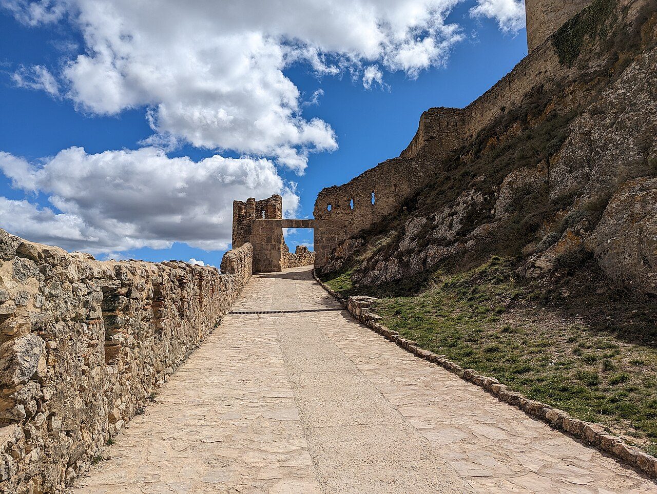 Castillo de Morella — vista del castillo medieval sobre el peñón