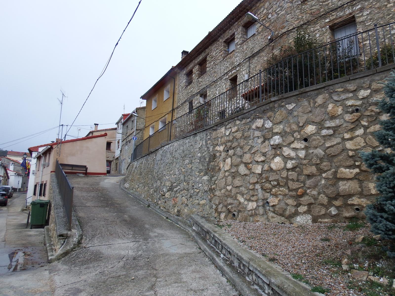 Calle de El Vallecillo, pueblo de inicio de la ruta