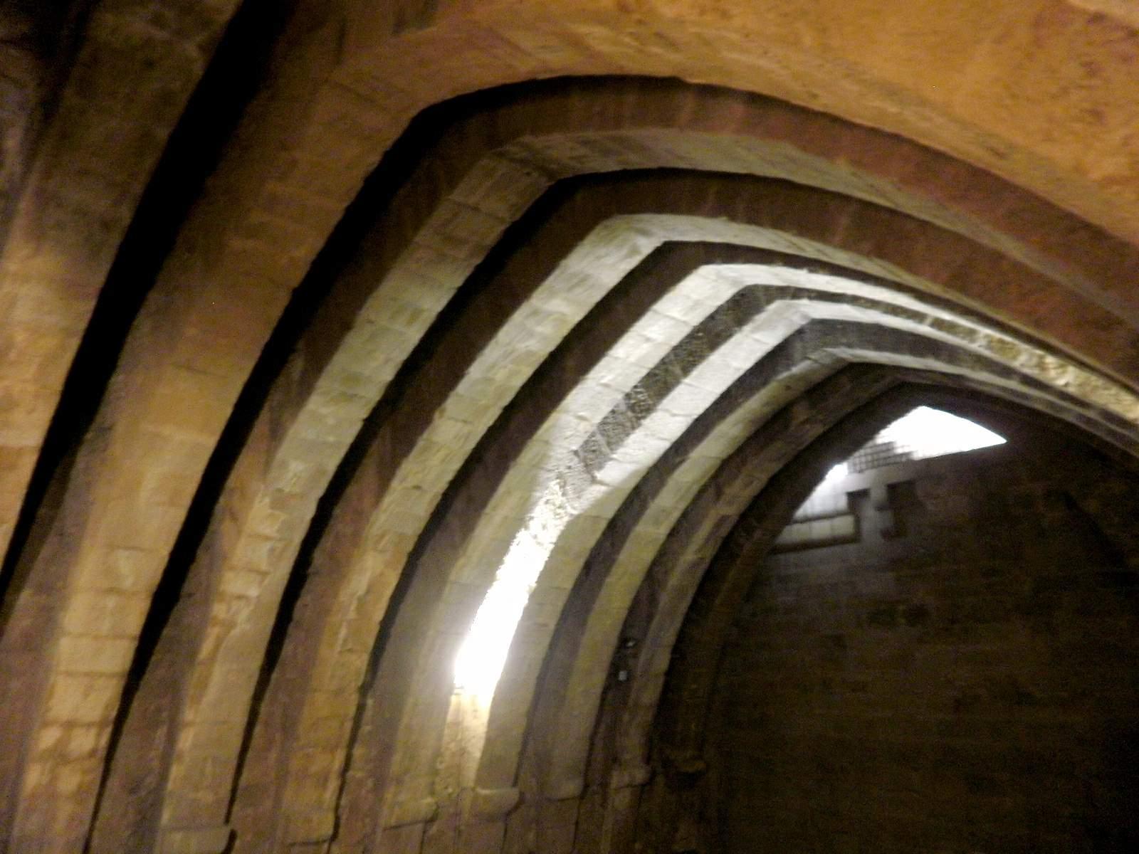 Sala de los Arcos, bóveda gótica interior del palacio
