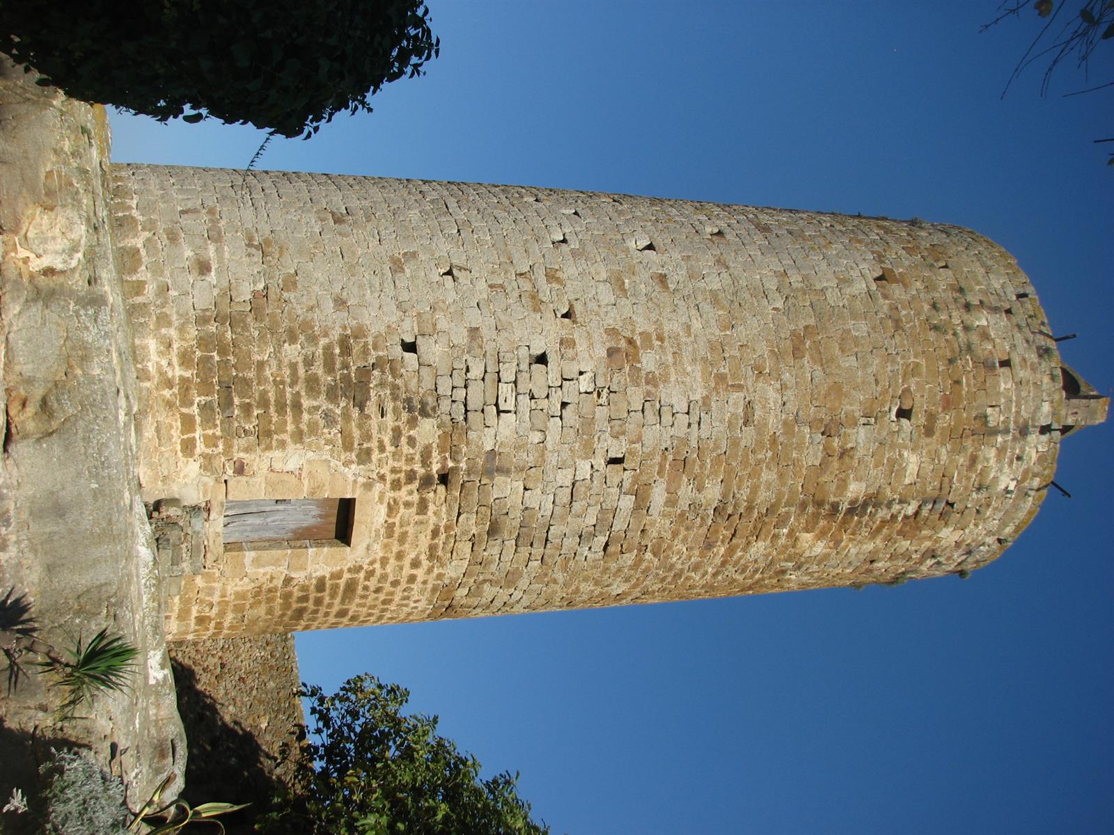 Torre de les Hores de Pals, torre circular medieval del siglo XIV, emblema del pueblo medieval del Baix Empordà