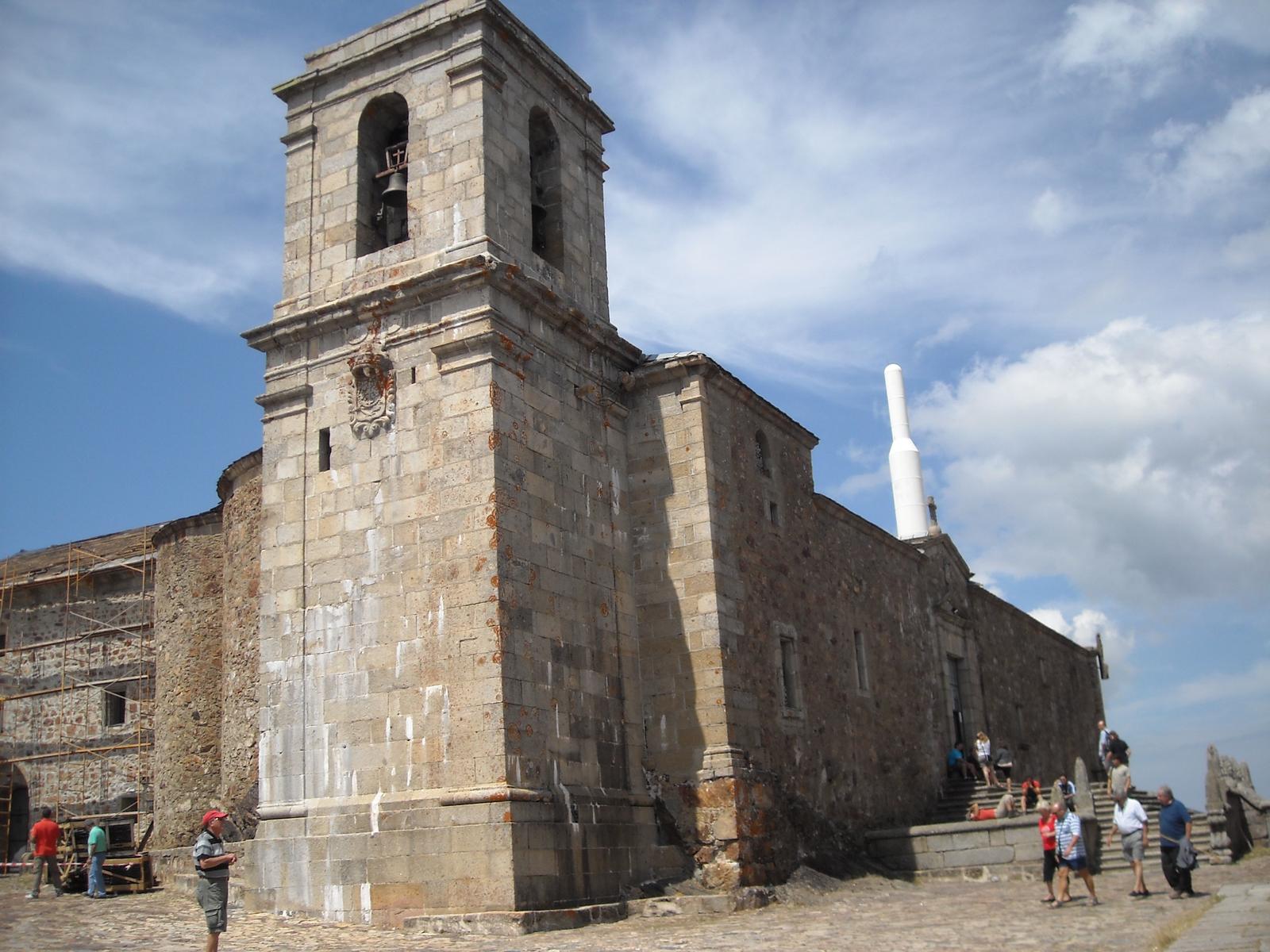 Exterior del santuario de la Peña de Francia