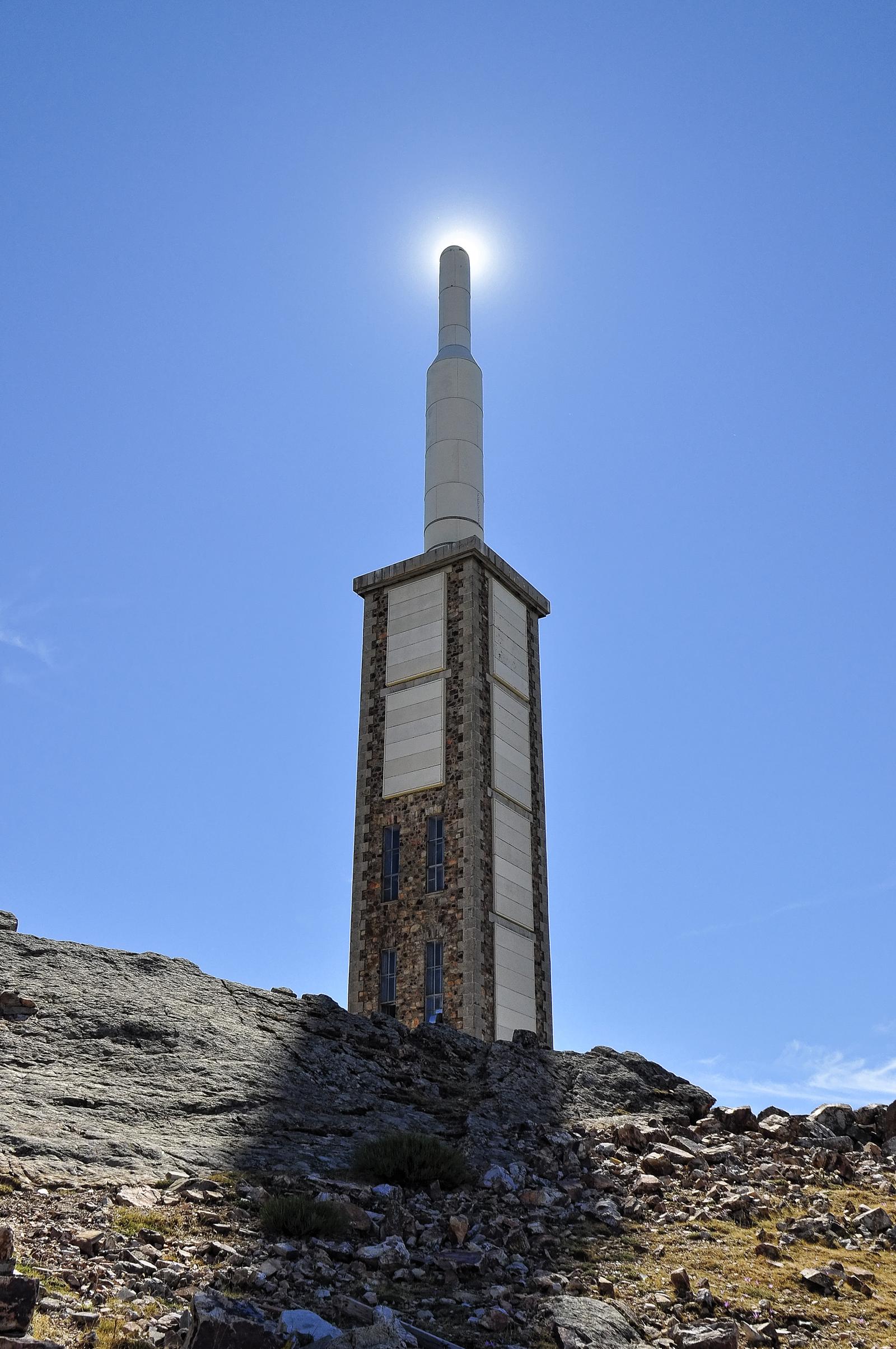 Torre de telecomunicaciones en la cima de la Peña de Francia