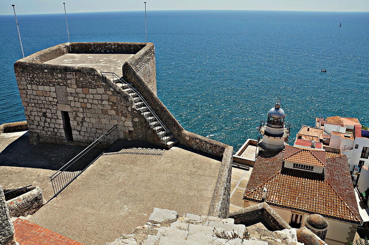 Castillo de Peñíscola sobre el promontorio