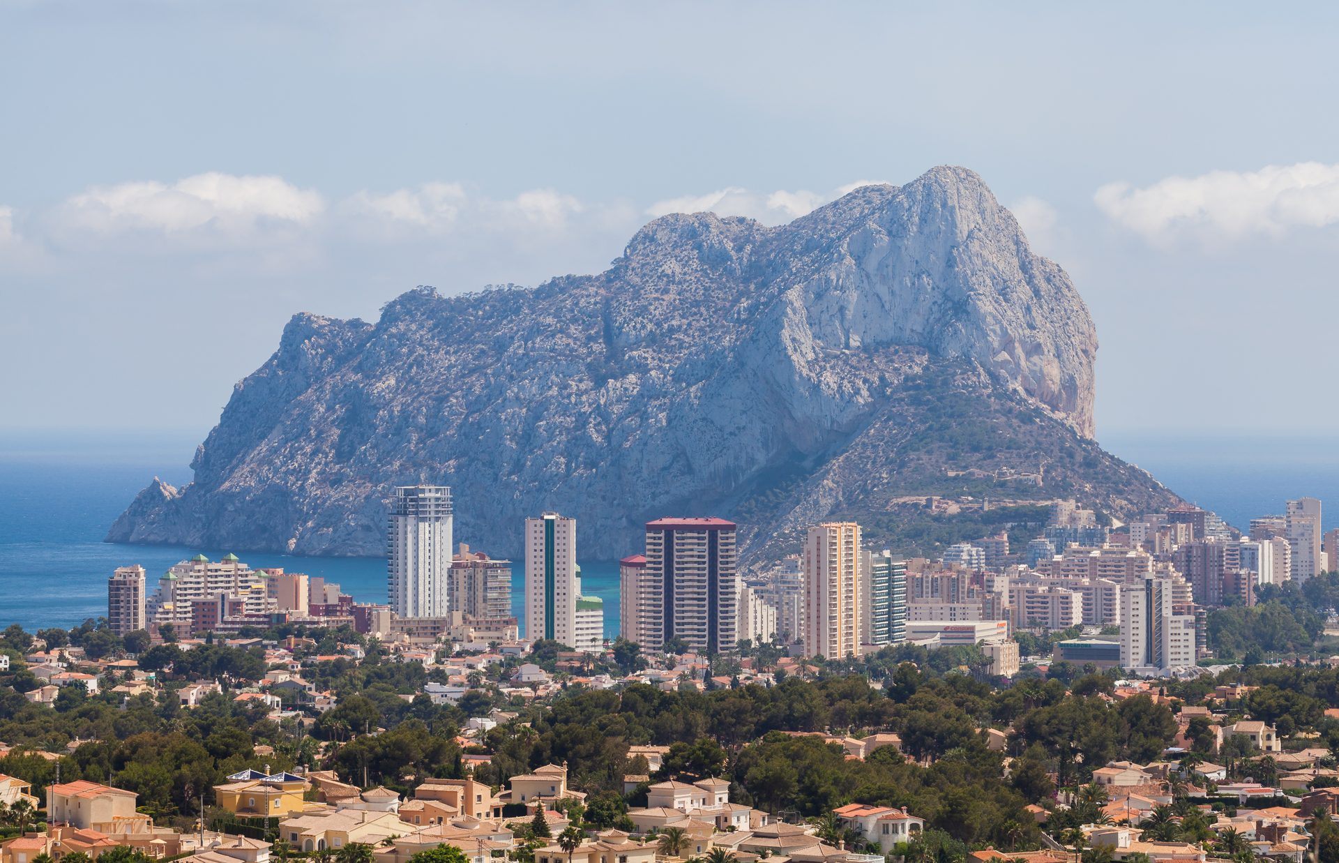 Sendero por las laderas del Peñón de Ifach con vistas al mar, Calpe