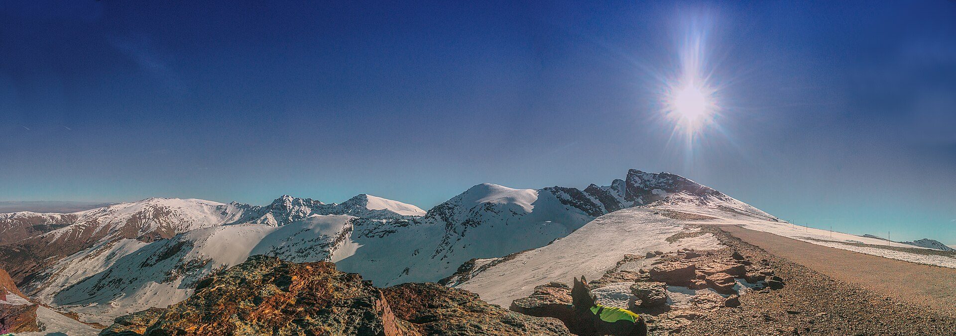 Panorámica del Pico Veleta y Sierra Nevada desde el aire, Granada