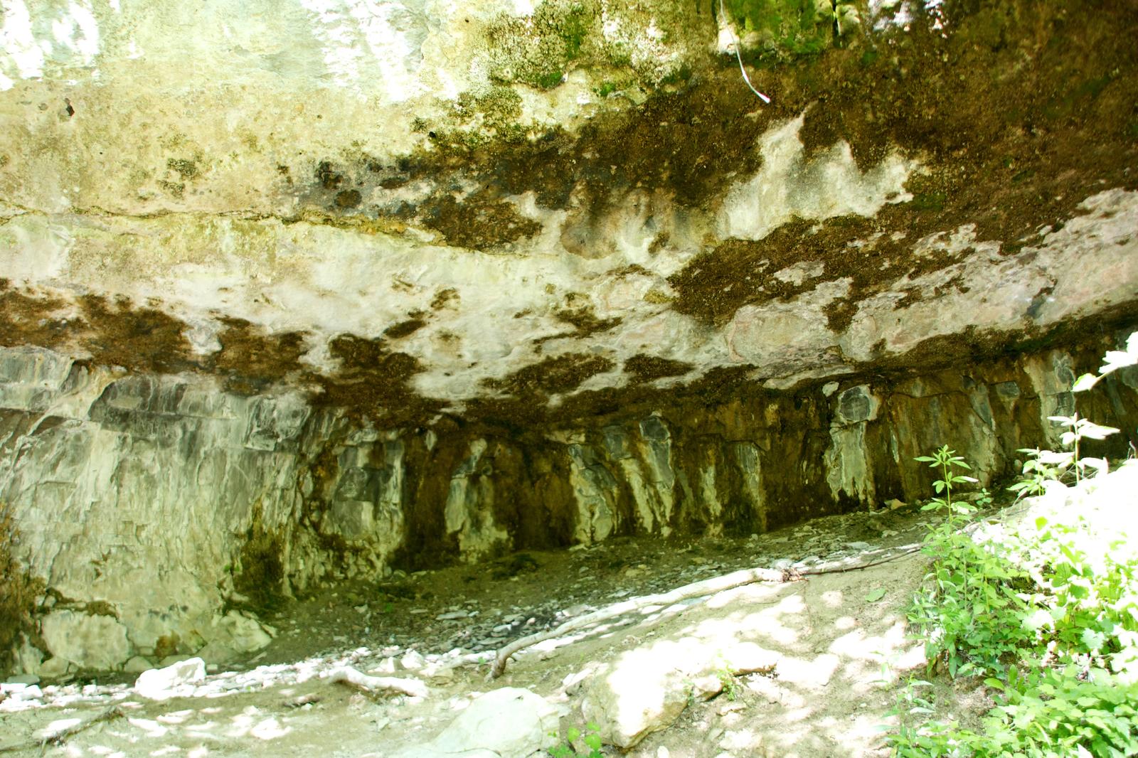 Formaciones de travertino en el camino al nacimiento