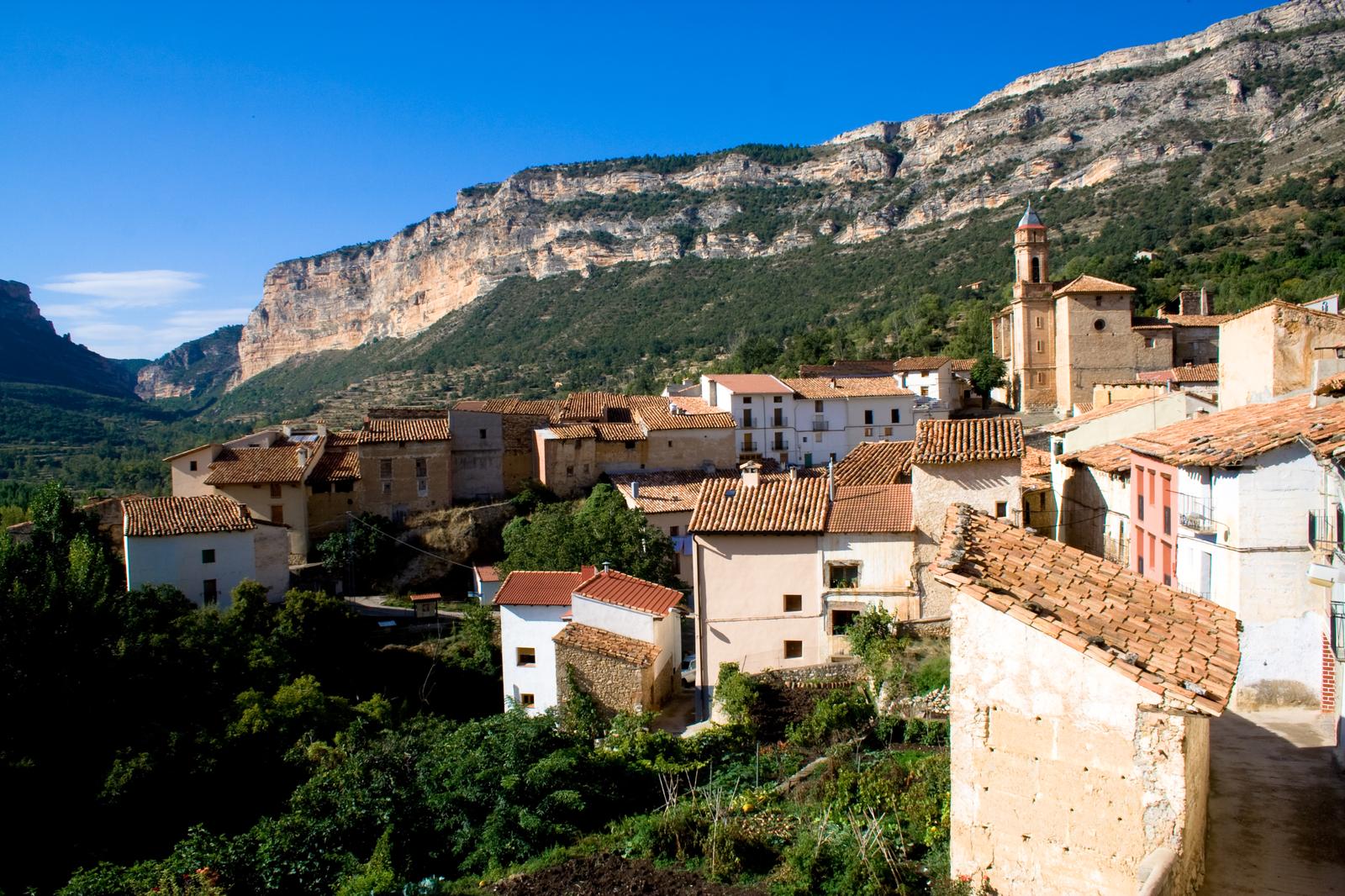 Vista del pueblo de Pitarque, punto de partida del sendero