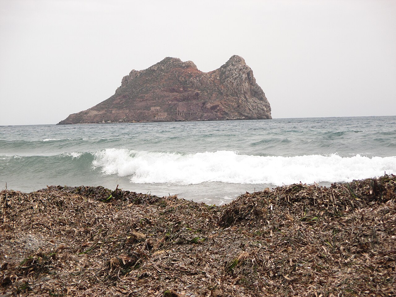 Isla del Fraile vista desde la playa del Hornillo en Águilas, Murcia