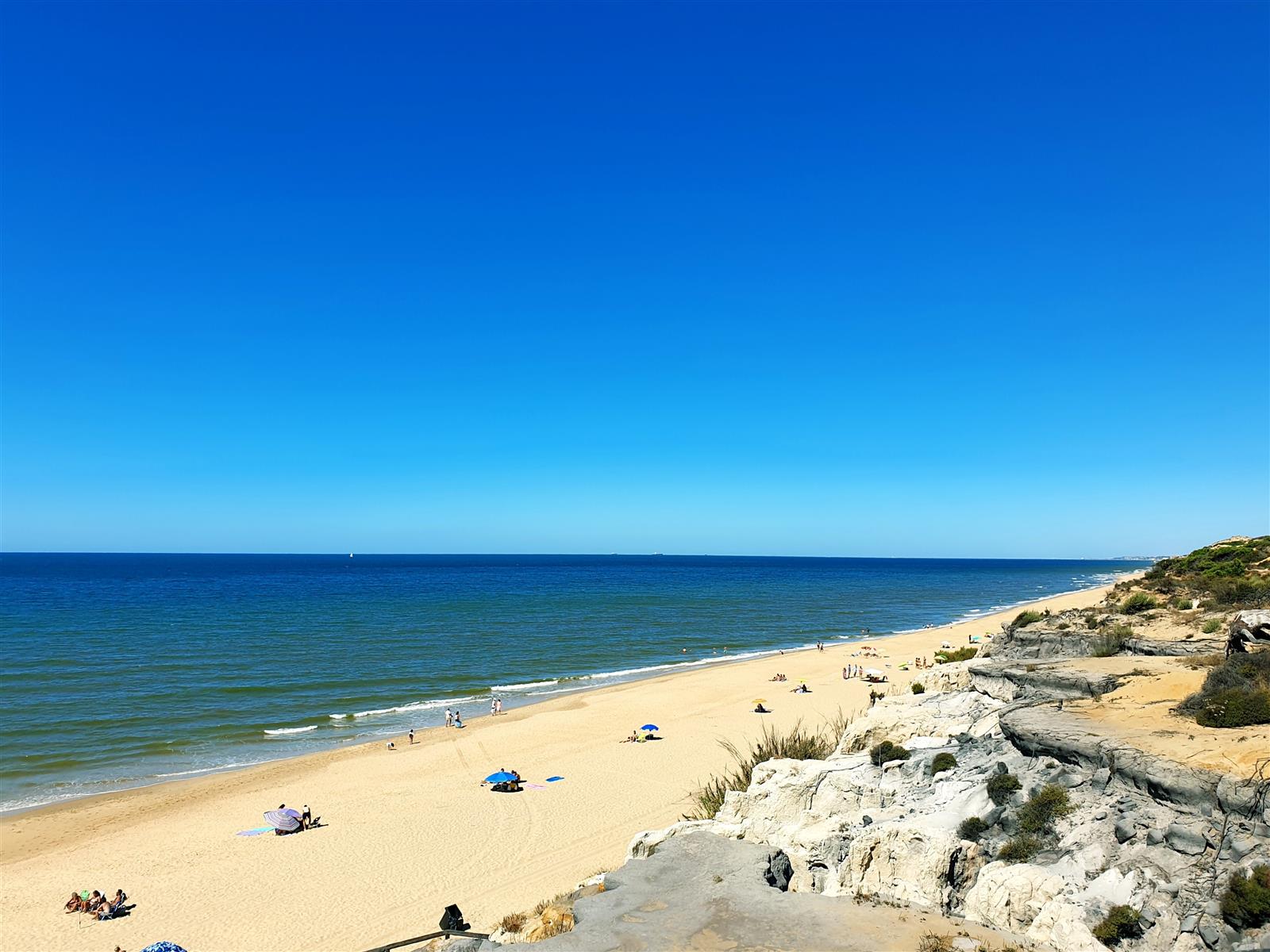Playa de Cuesta Maneli, arena fina y paisaje de dunas del entorno de Doñana, Huelva