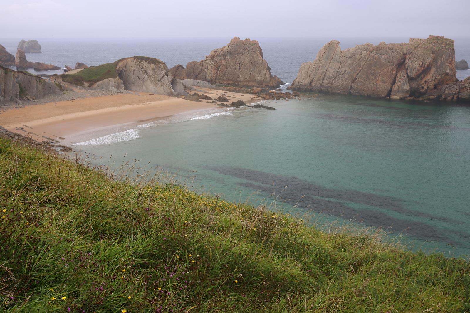 La Costa Quebrada desde La Arnía: plataformas kársticas y acantilados verticales sobre el mar Cantábrico