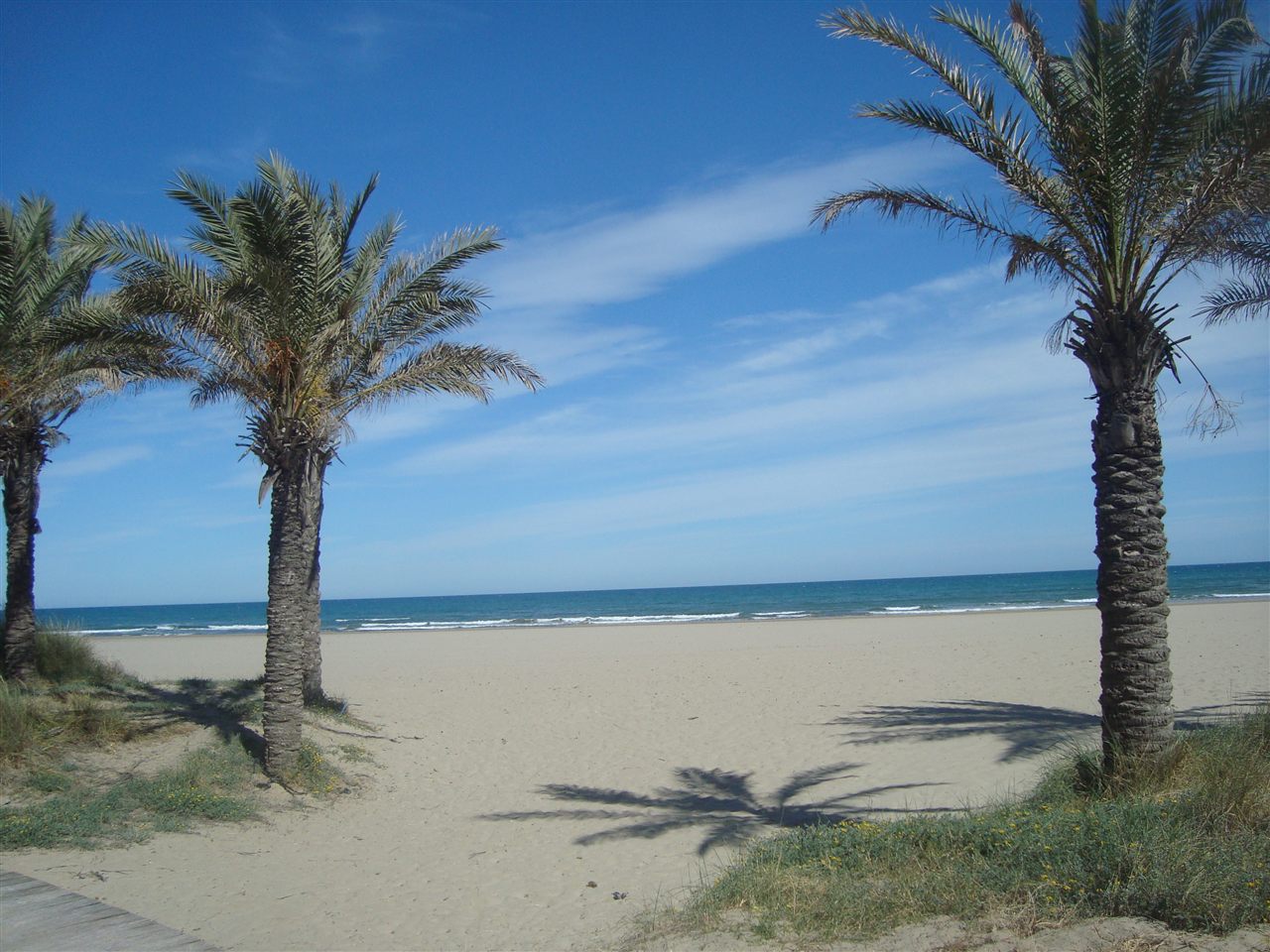 Paseo marítimo junto a la Playa del Pinar de Castellón