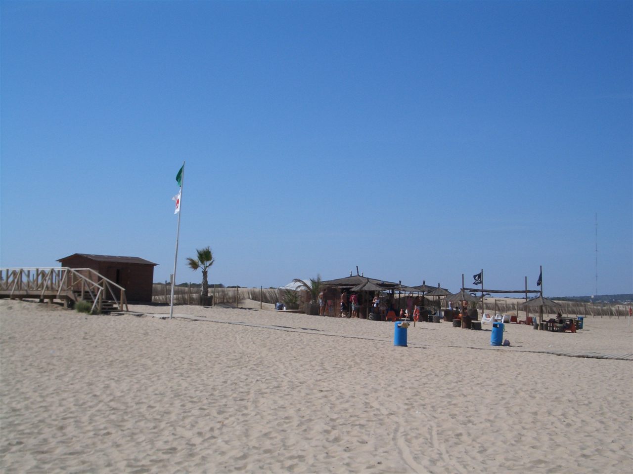 Chiringuito en la playa del Moncayo, Guardamar