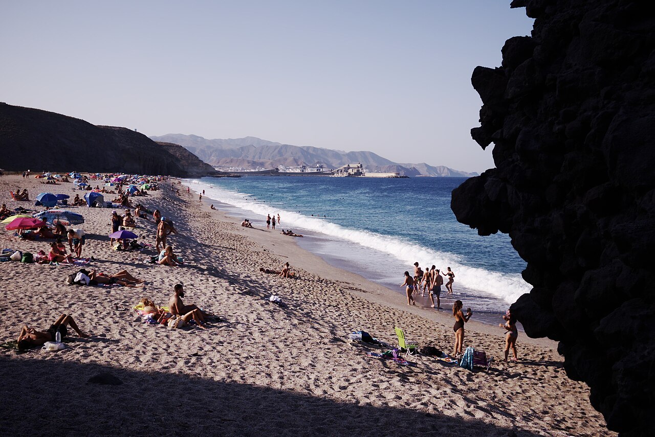 Panorámica de la Playa de los Muertos desde la costa, Cabo de Gata, Almería