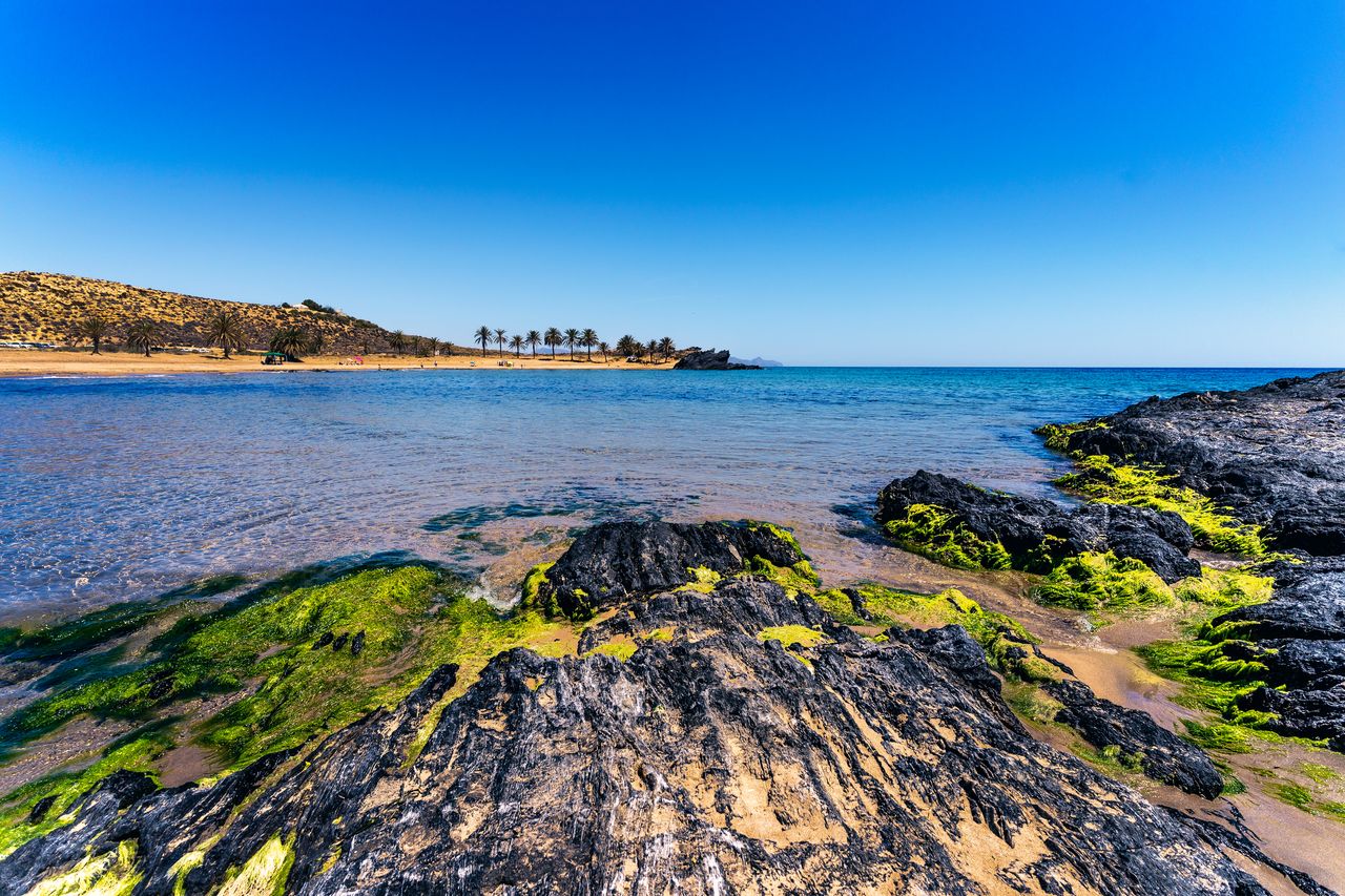 Playa de Percheles en la región de Murcia con horizonte despejado