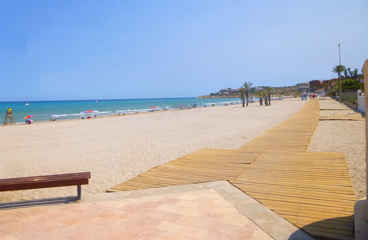 Arena y orilla de la Playa de San Juan, Alicante