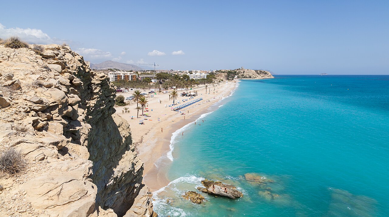 Playa Paraíso de Villajoyosa desde la orilla, Alicante