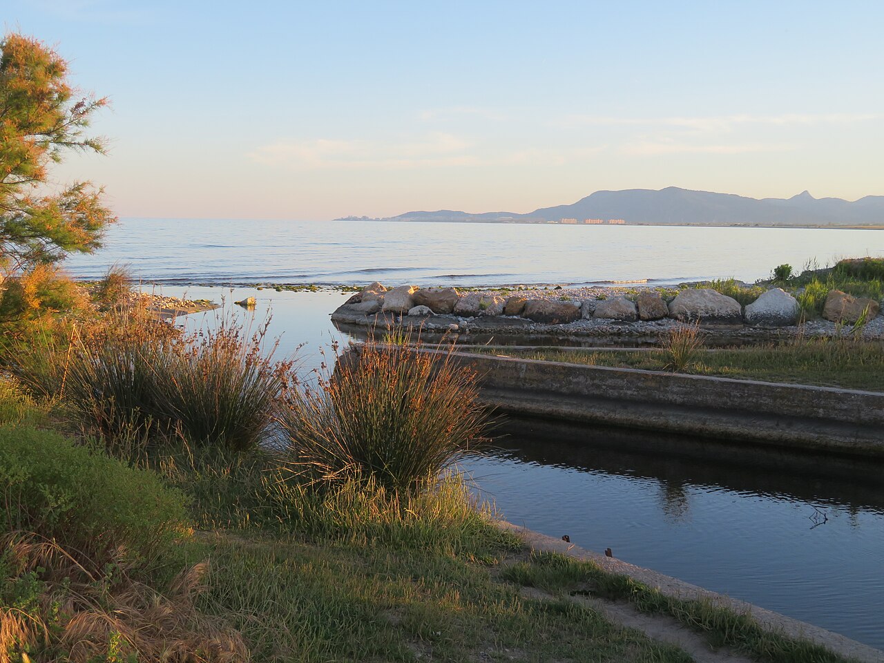 Desembocadura del Parque Natural del Prat de Cabanes-Torreblanca en el Mediterráneo