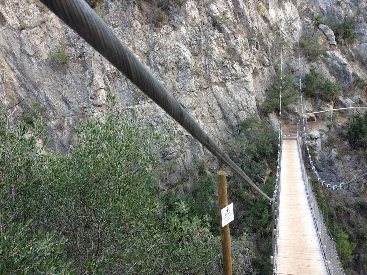 Puente colgante sobre el Barranco de Falfiguera, Chulilla, Valencia