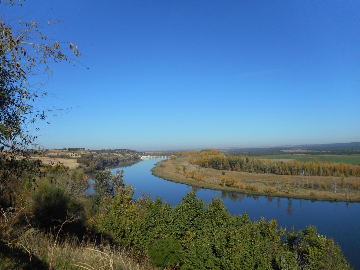 Vista del Duero desde el mirador de la Muela hacia la presa