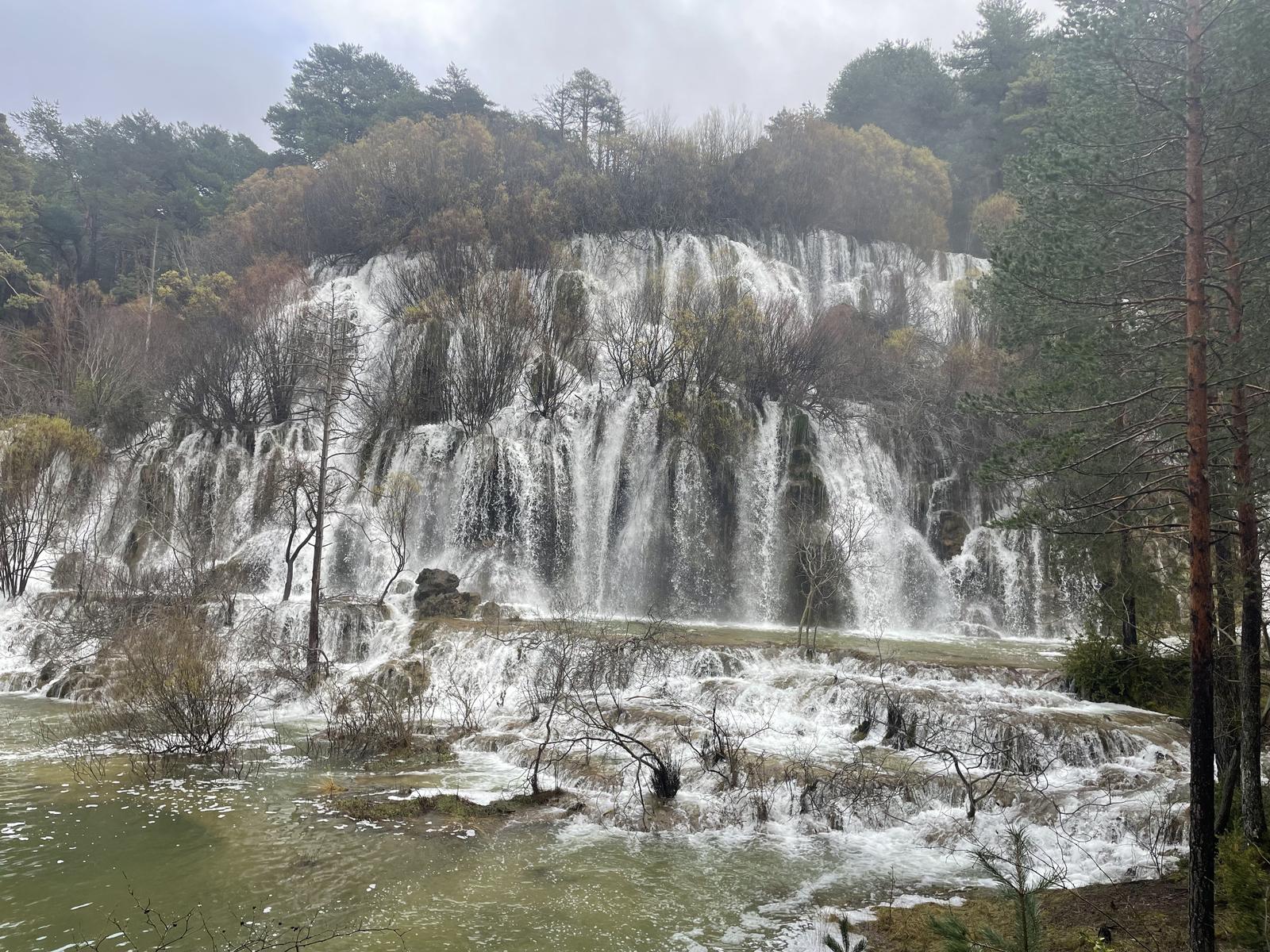Cascadas de toba caliza del Nacimiento del Río Cuervo