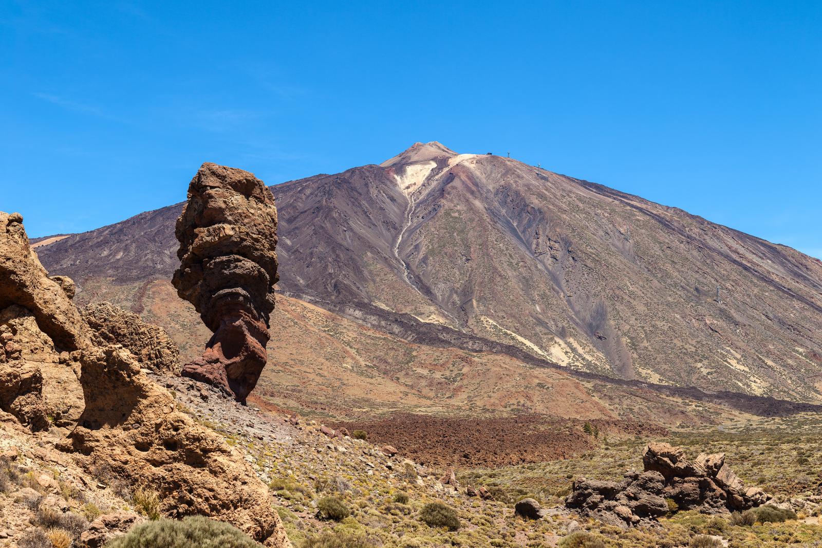 El Roque Cinchado con el Teide al fondo