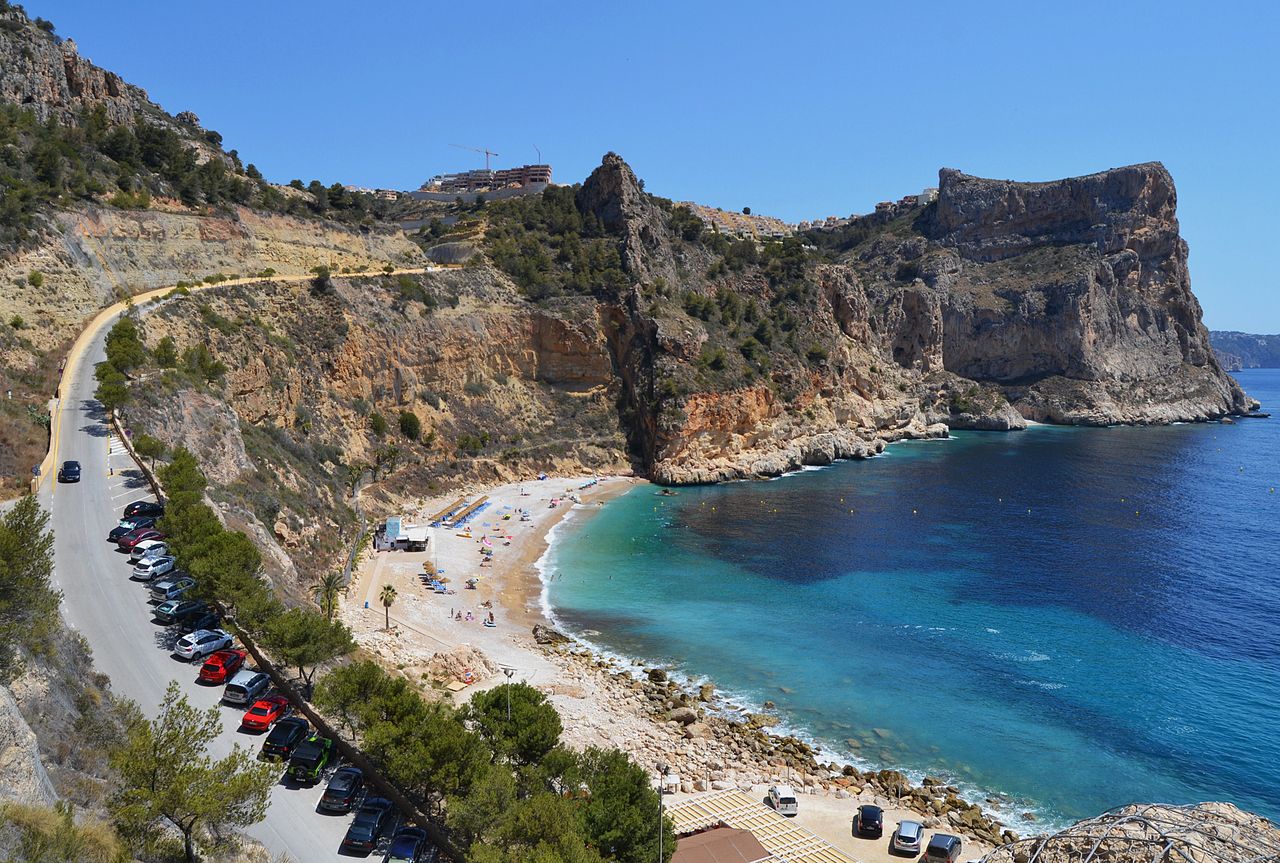 Vista de la Cala del Moraig desde el sendero de los acantilados de Benitatxell