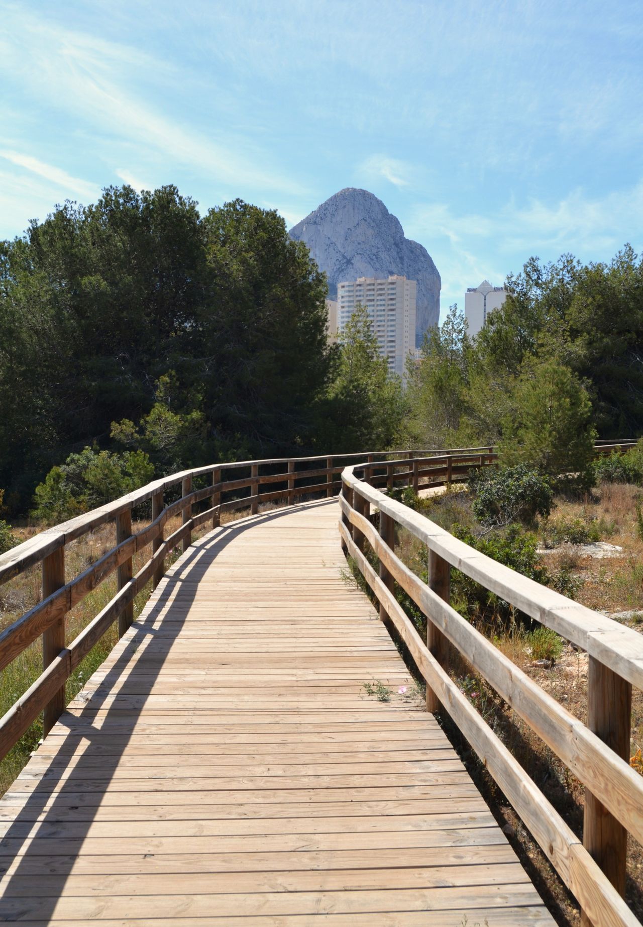 Pasarela de madera sobre las Salines de Calp