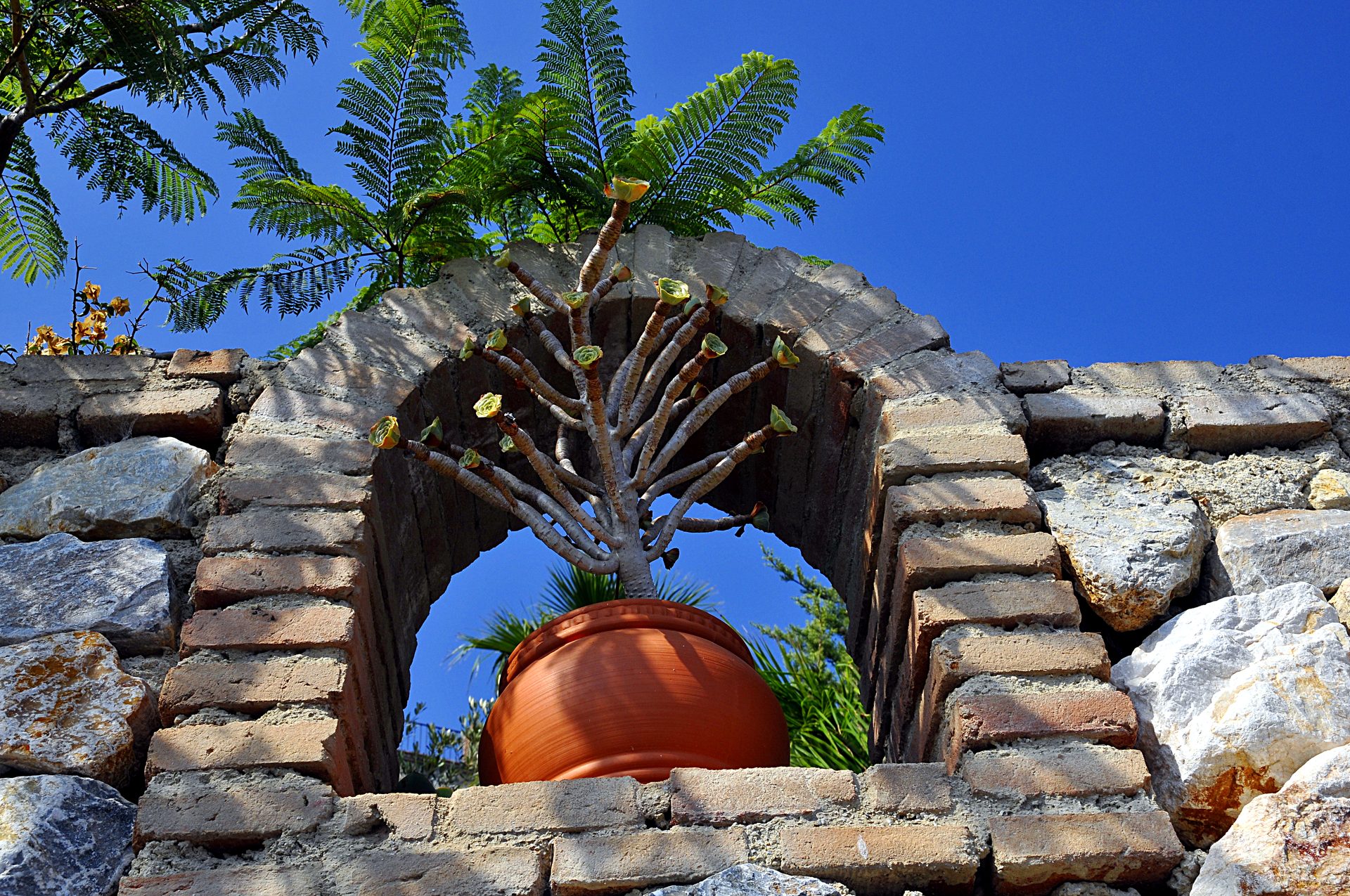 Casco histórico de Salobreña desde el mirador, con la costa de Granada al fondo