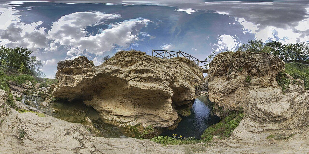 Panorámica del Salto del Usero y el entorno natural del río Mula en Bullas