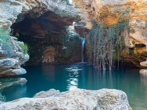 Cascada y poza esmeralda del Salto del Usero, Murcia