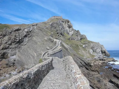 San Juan de Gaztelugatxe, Bizkaia: la ermita sobre el islote rocoso del Cantábrico, escenario de Juego de Tronos