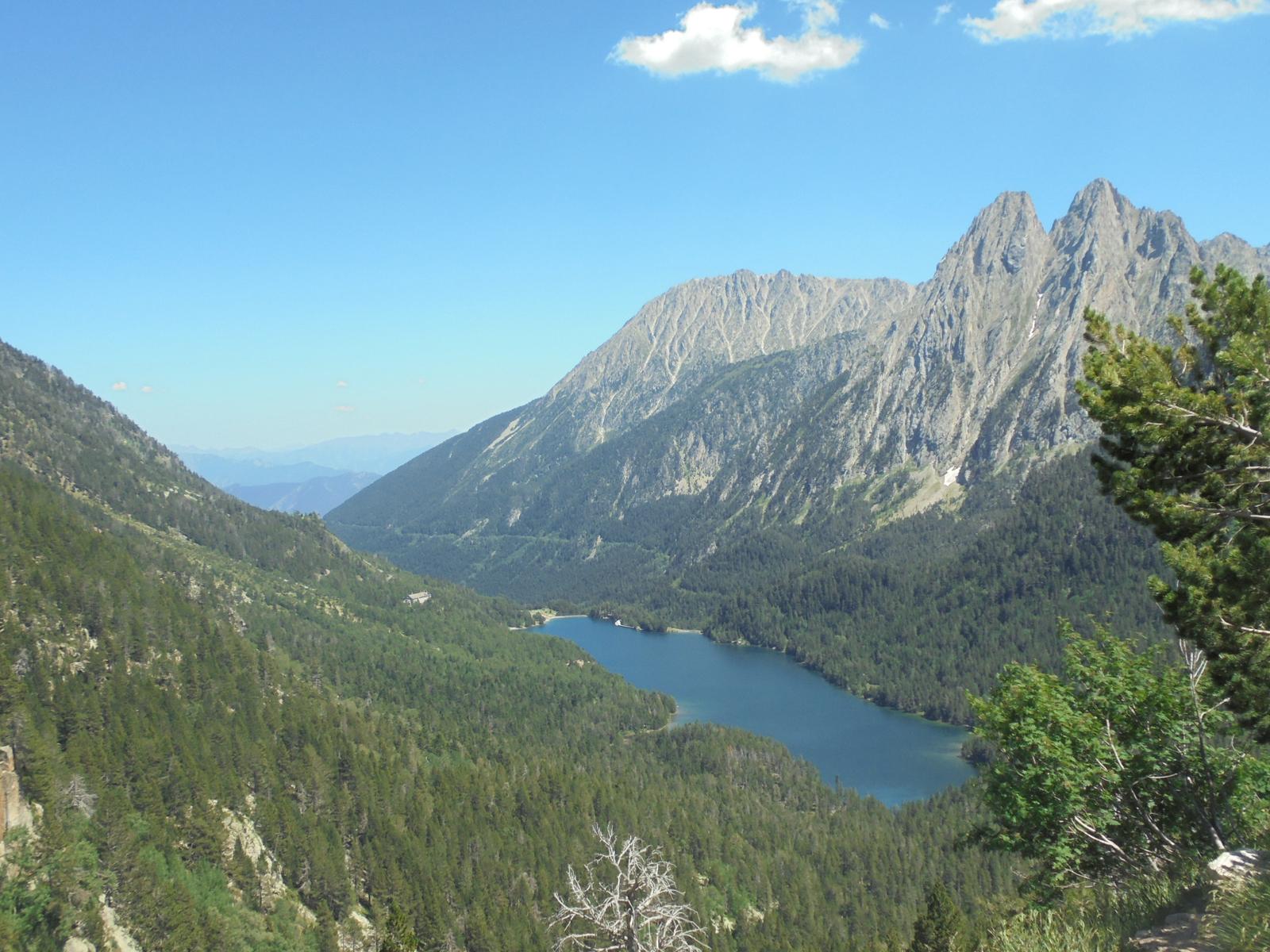Vista del Estany de Sant Maurici desde el mirador del lago