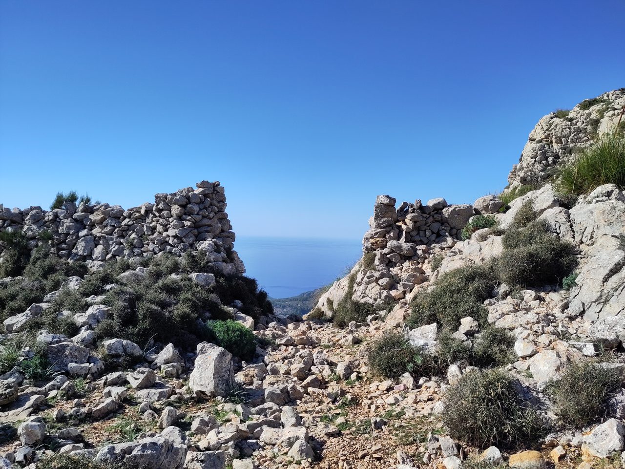 Portell de la Costa en Escorca, muro de piedra seca tradicional del Paisaje Cultural de la Serra de Tramuntana, Mallorca