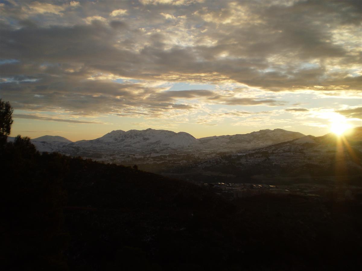 Amanecer nevado en la Sierra de Mariola, interior de Alicante