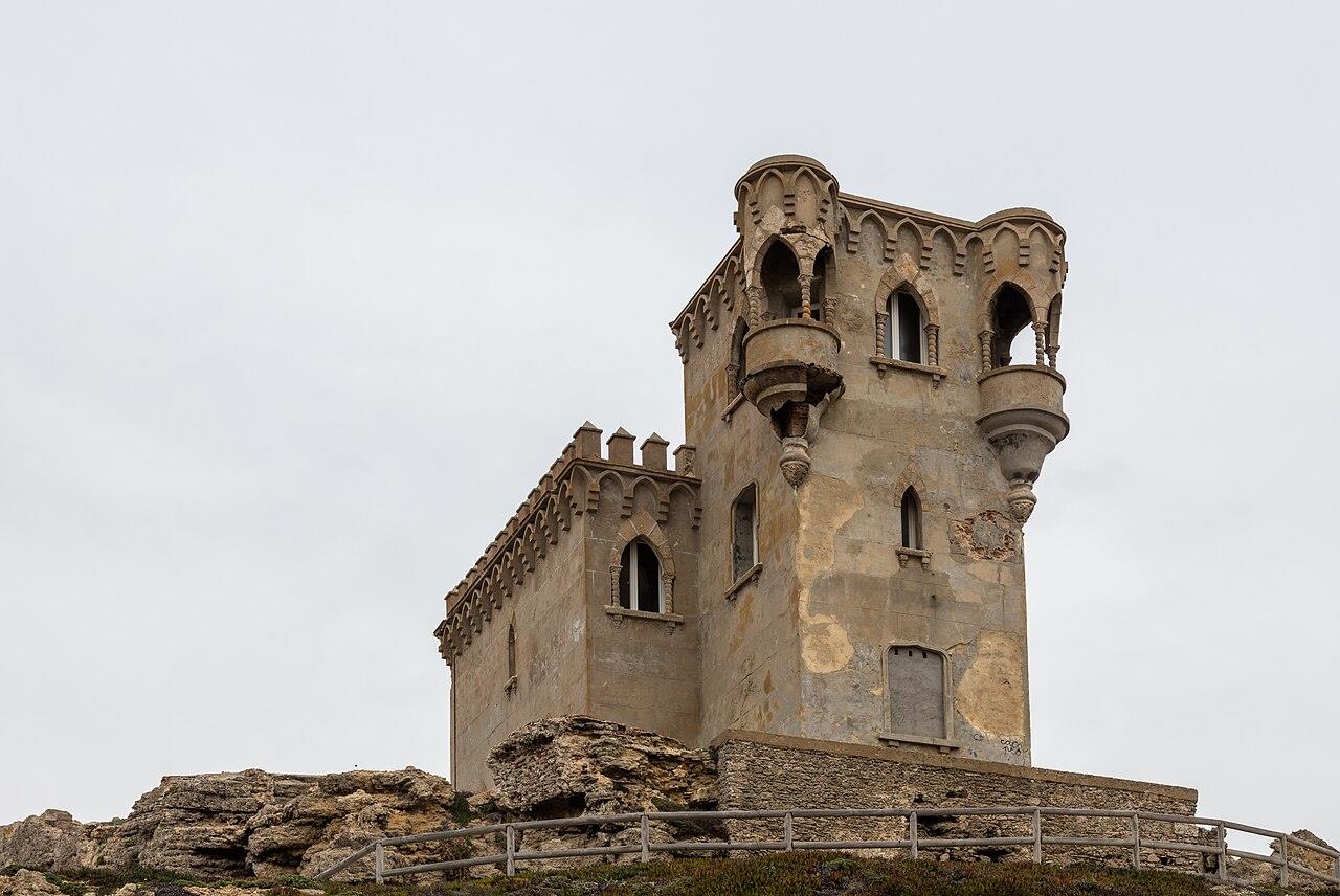 Castillo de Santa Catalina en Tarifa, fortaleza medieval sobre las rocas junto al Estrecho de Gibraltar, Cádiz