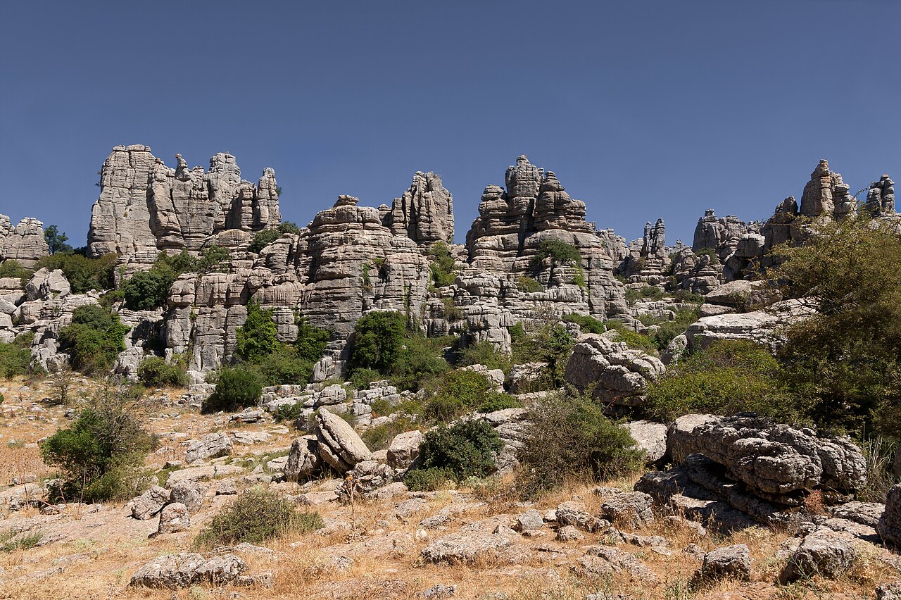 Paisaje kárstico del Torcal de Antequera al atardecer, Andalucía