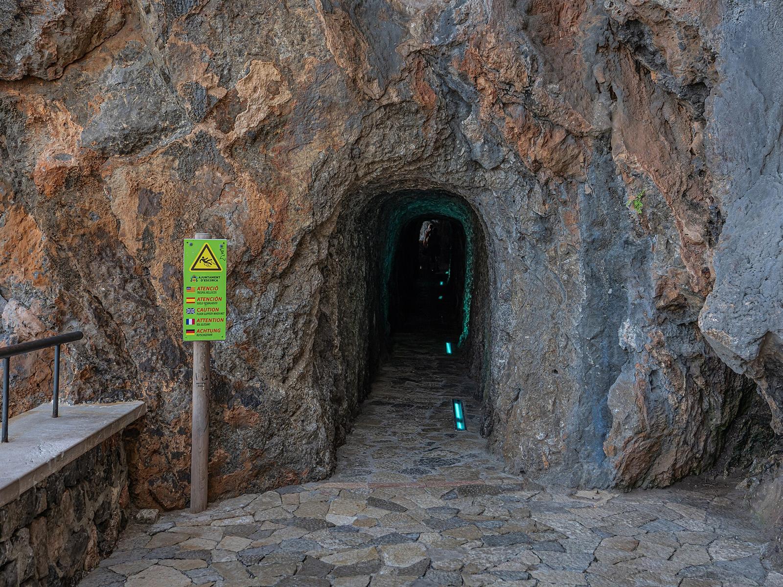 El túnel peatonal de acceso desde Sa Calobra hasta la desembocadura