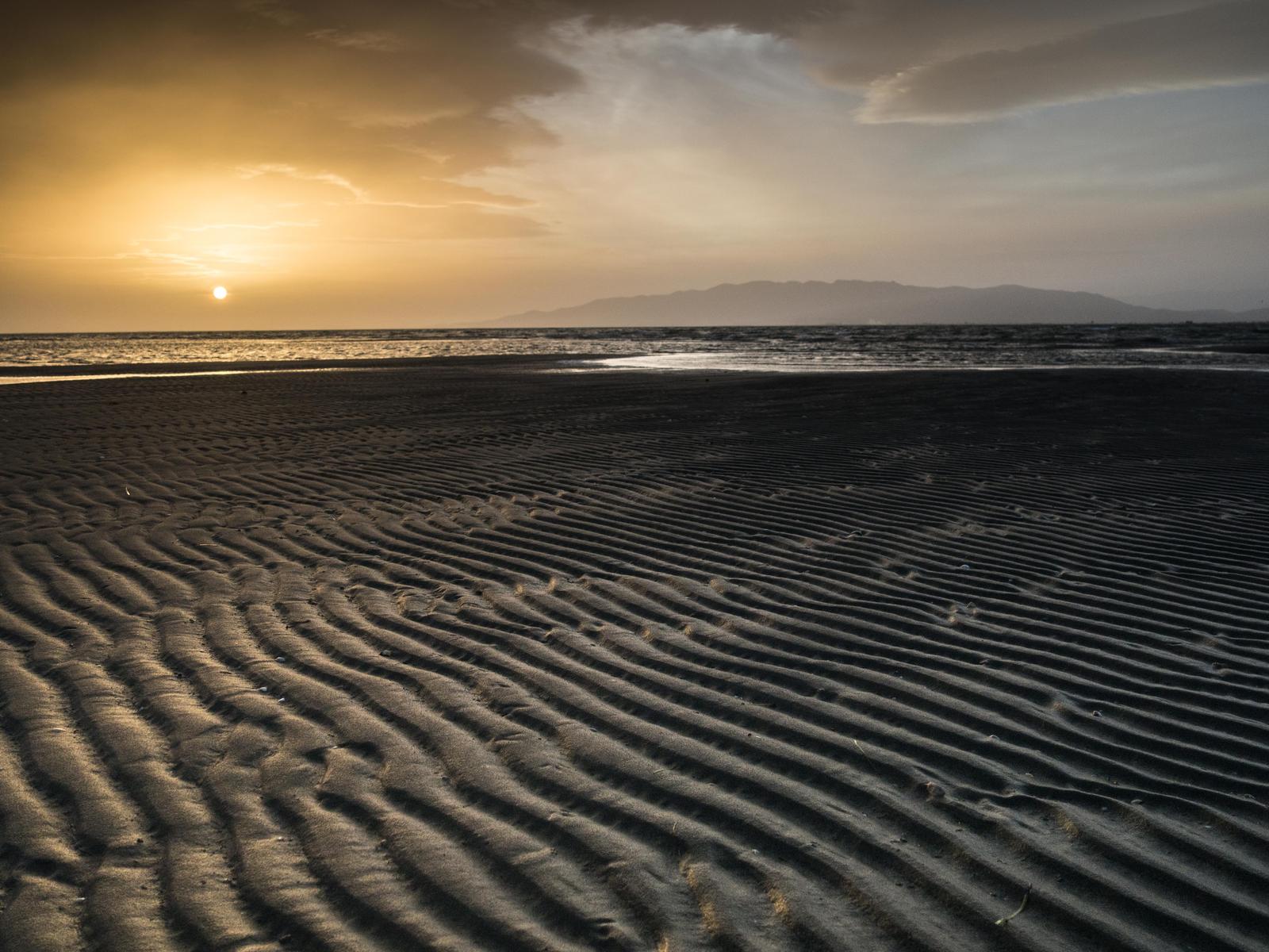 Barra del Trabucador al atardecer, arena ondulada