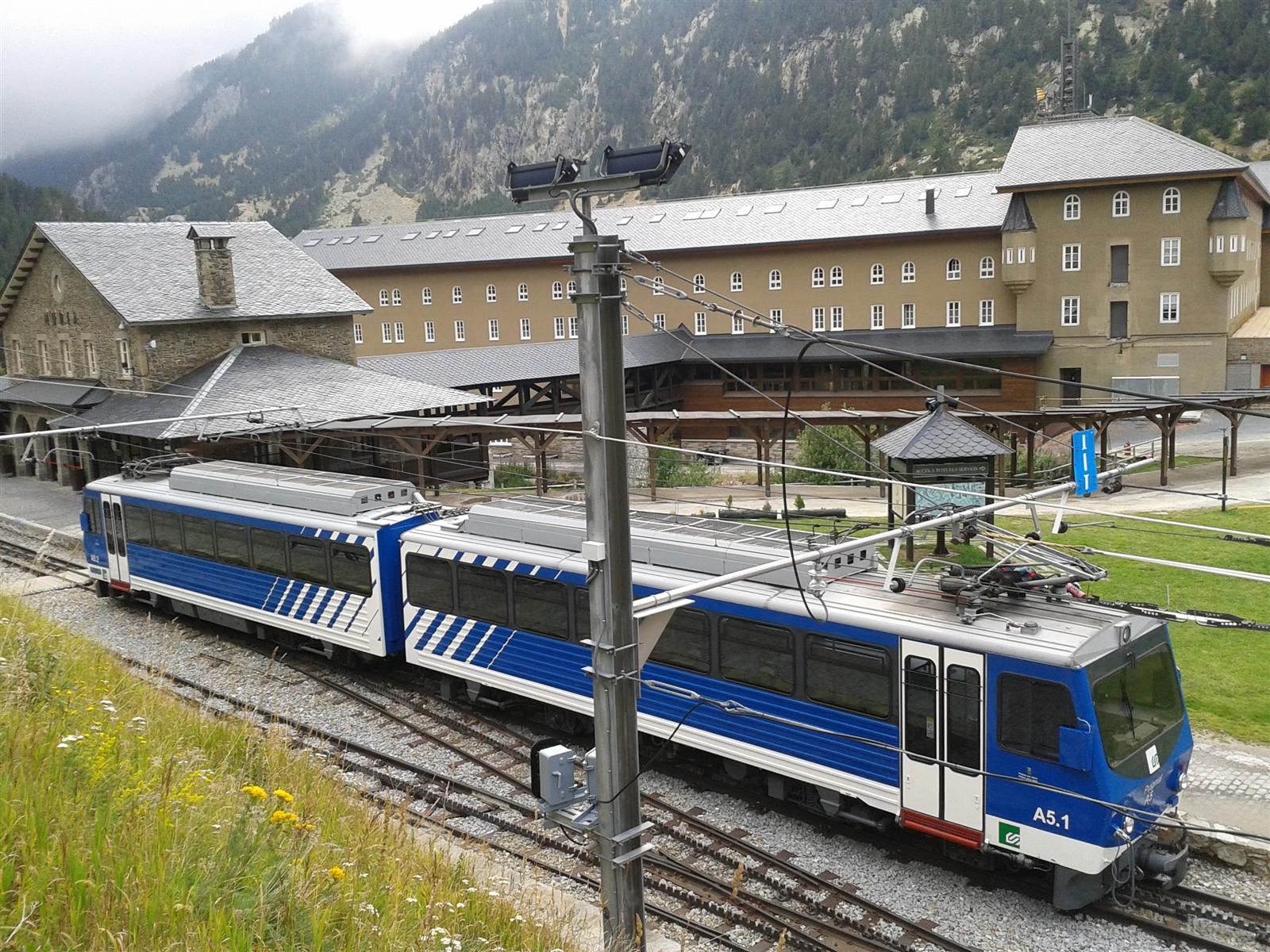 Estación de la cremallera y santuario de la Vall de Núria, Pirineo de Girona