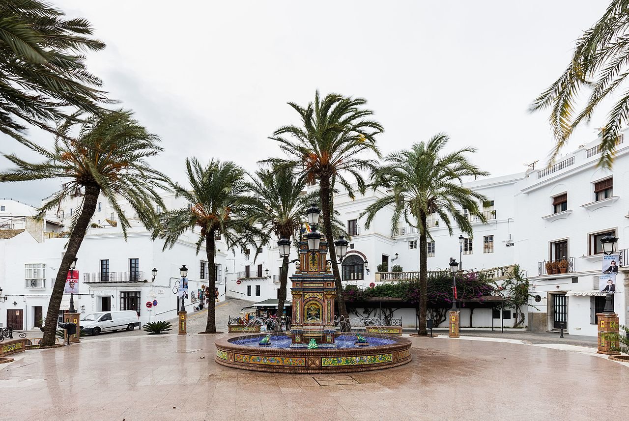 Plaza de España de Vejer de la Frontera con su fuente